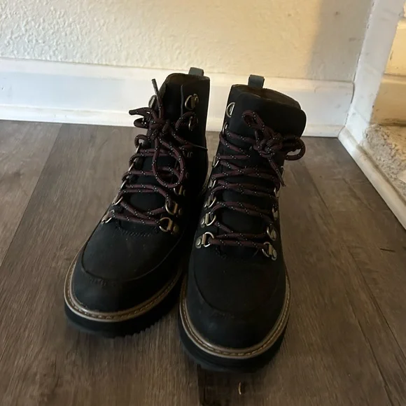 Brand New Teva Midform Boot 6.5 - Picture 9 of 11